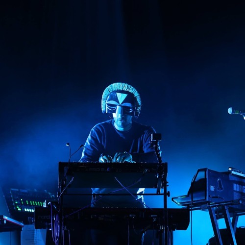 Listen To SBTRKT's Remix of Adele's "Chasing Pavements" From 2008